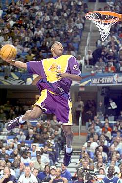 Kobe Looks For A 1 Handed Throwdown